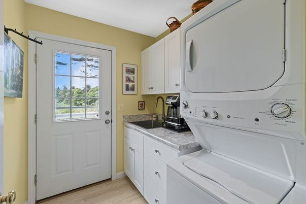 Interior, Utility Closets, Washer, Wood Texture Flooring