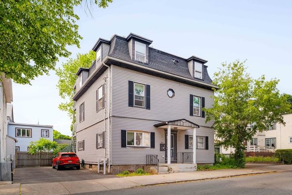 Exterior, Facade, Queen Anne Victorian