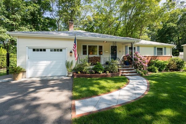 Attached, Exterior, Facade, Ranch