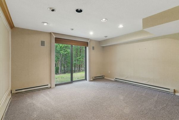 Empty room, Interior, Recessed Lighting