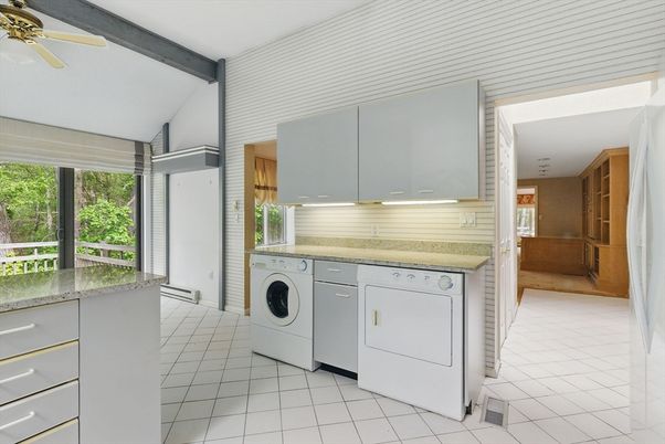 Interior, Washer, Wooden Beams