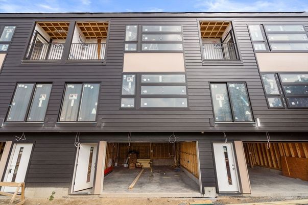 Exterior, Facade, Rowhouse