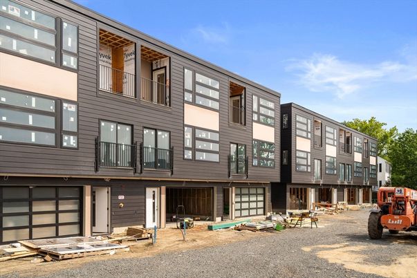 Exterior, Facade, Rowhouse