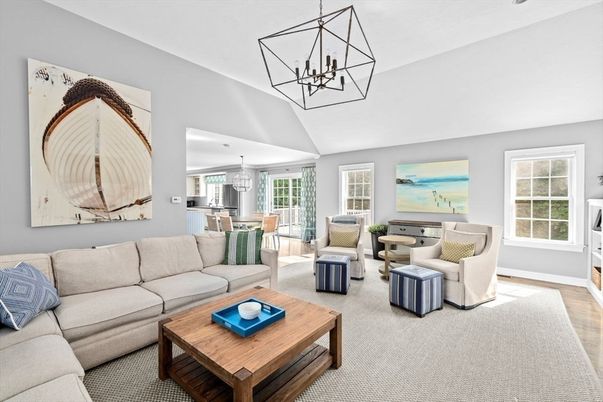 Chandelier, Dining room, Interior, Living room, Pendant Lights, Wood Texture Flooring