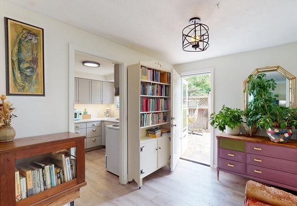 Interior, Pendant Lights, Wood Texture Flooring