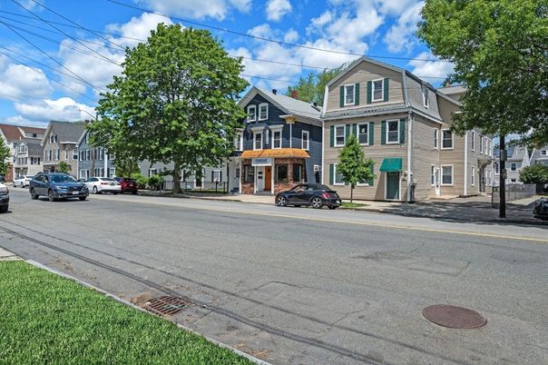 Exterior, Facade, Queen Anne Victorian