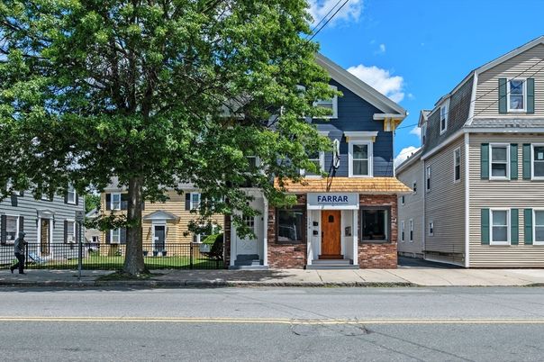 Exterior, Facade, Queen Anne Victorian