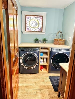 Interior, Washer, Wood Texture Flooring