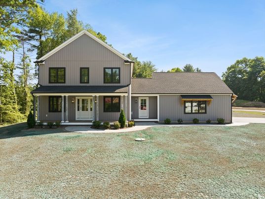 Exterior, Facade, Farmhouse
