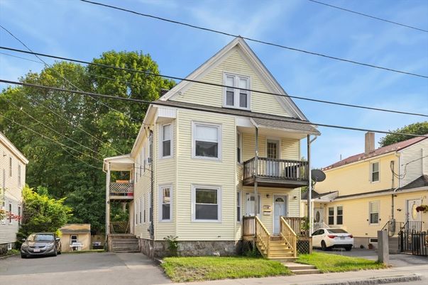 Exterior, Facade, Queen Anne Victorian