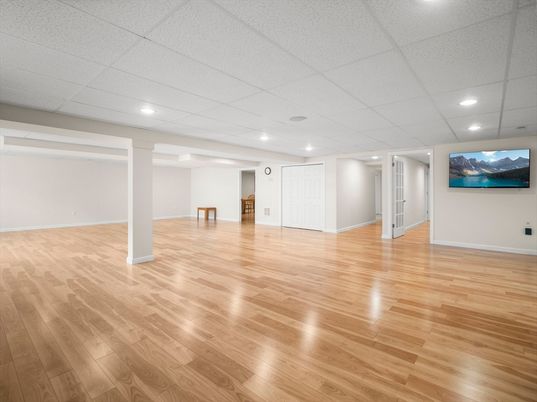 Empty room, Interior, Recessed Lighting, Wood Texture Flooring