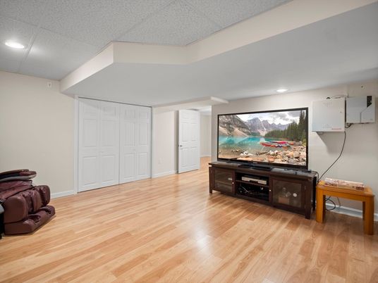 Interior, Recessed Lighting, Wood Texture Flooring