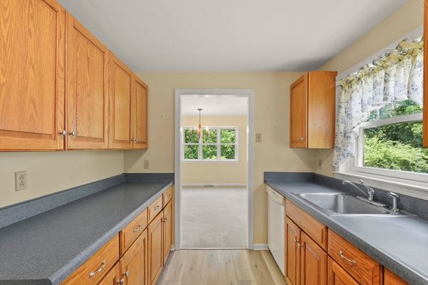Interior, Kitchen, Pendant Lights, Wood Texture Flooring