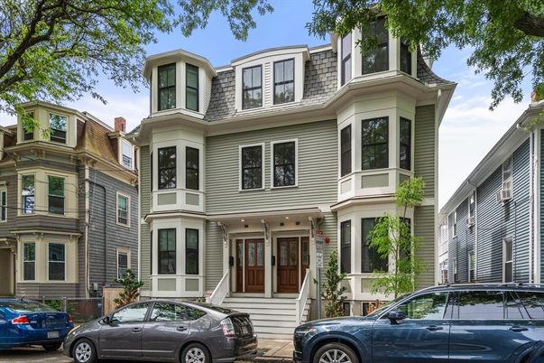 Exterior, Facade, Queen Anne Victorian