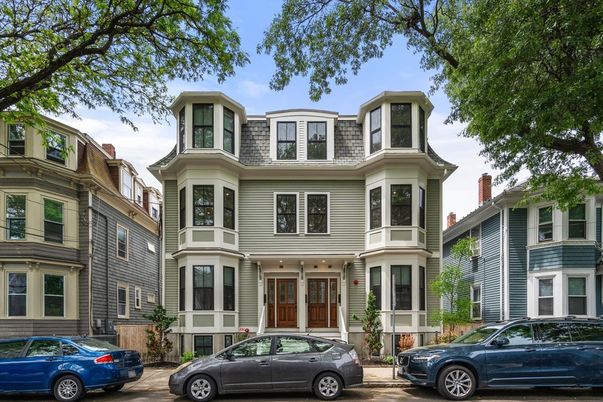 Exterior, Facade, Queen Anne Victorian