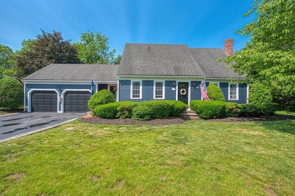 Attached, Exterior, Facade, Cape Cod