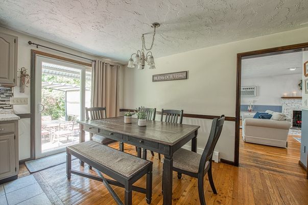 Dining room, Interior, Living room, Pendant Lights, Recessed Lighting, Wood Texture Flooring