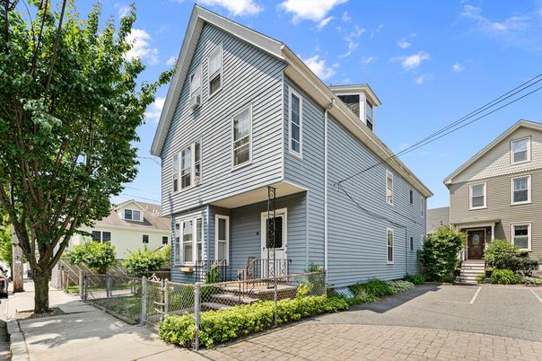 Exterior, Facade, Queen Anne Victorian