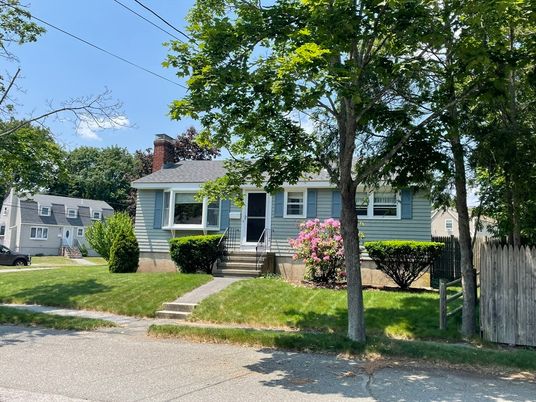 Exterior, Facade, Cape Cod