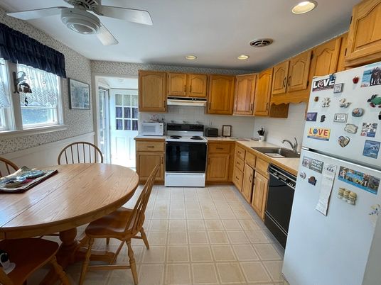 Dining room, Interior, Kitchen, Recessed Lighting