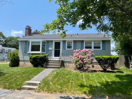 Exterior, Facade, Cape Cod