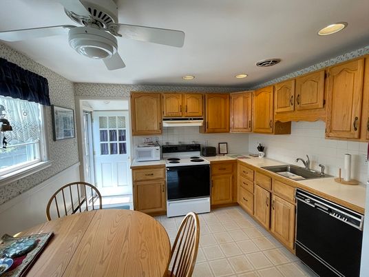Dining room, Interior, Kitchen, Recessed Lighting