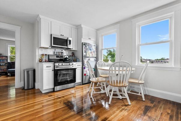Dining room, Interior, Kitchen, Stainless Steel Appliances, Wood Texture Flooring