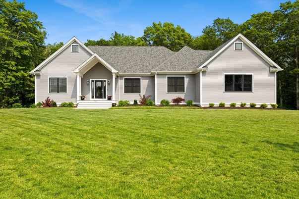 Backyard, Exterior, Facade, Ranch