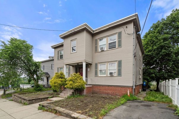 Exterior, Facade, Brick Facade, Queen Anne Victorian