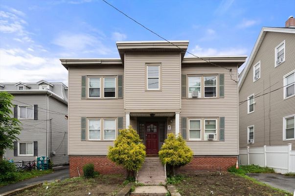 Exterior, Facade, Rowhouse