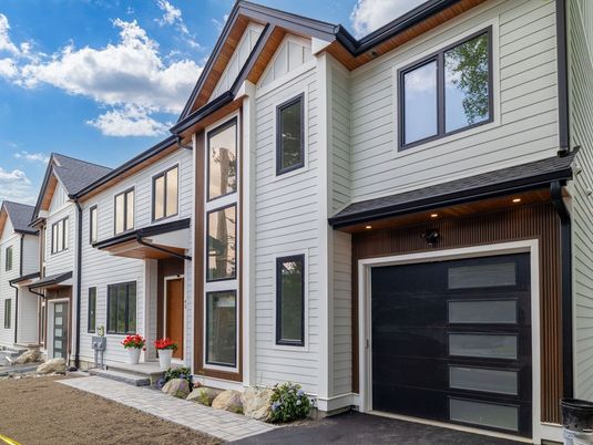 Attached, Exterior, Facade, Rowhouse