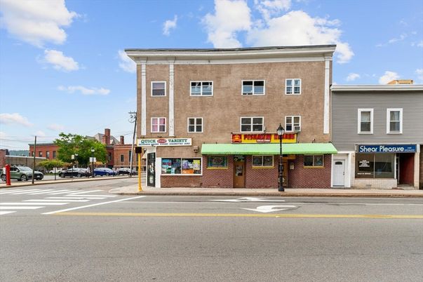 Exterior, Facade, Brick Facade, Rowhouse