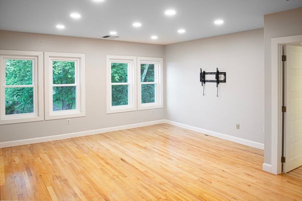 Empty room, Interior, Recessed Lighting, Wood Texture Flooring