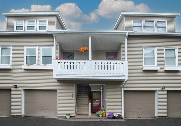 Attached, Exterior, Facade, Rowhouse