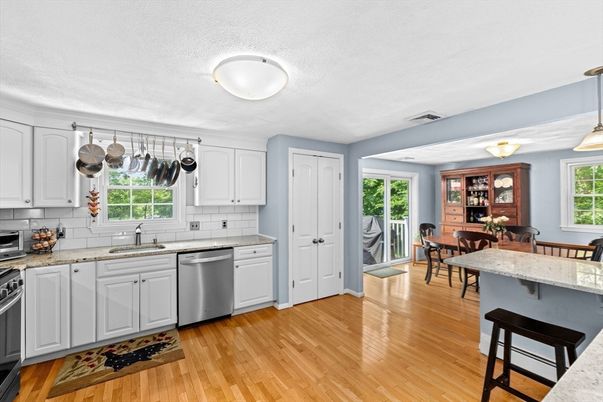 Dining room, Interior, Kitchen, Stainless Steel Appliances, Wood Texture Flooring