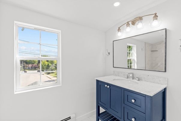 Bathroom, Interior, Recessed Lighting