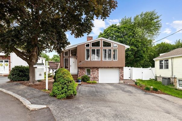 Attached, Exterior, Facade, Brick Facade, Raised Ranch