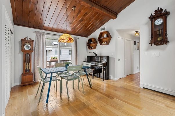 Dining room, Interior, Pendant Lights, Piano, Wooden Beams, Wooden Ceilings, Wood Texture Flooring