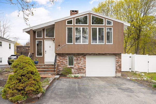 Attached, Exterior, Facade, Brick Facade, Raised Ranch