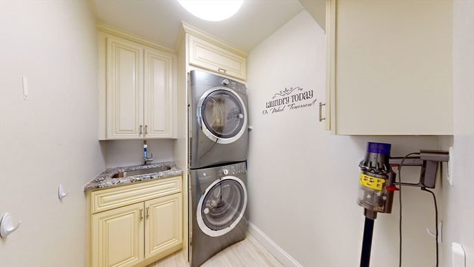 Interior, Washer, Wood Texture Flooring