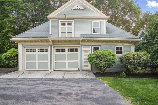 Attached, Exterior, Facade, Farmhouse