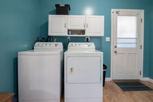 Interior, Utility Closets, Washer, Wood Texture Flooring