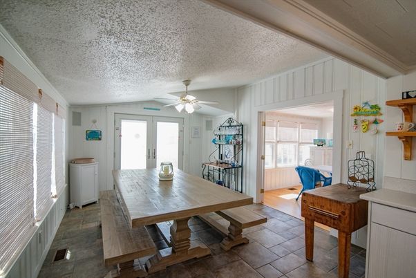 Dining room, Interior