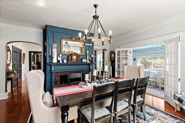 Chandelier, Dining room, Fireplace, Interior, Wood Texture Flooring