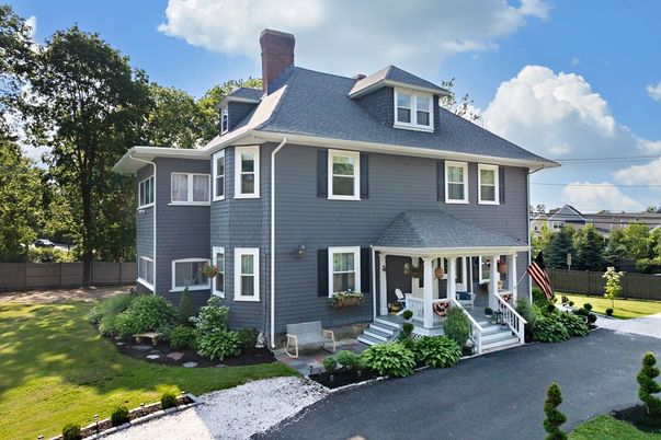 Exterior, Facade, American Foursquare