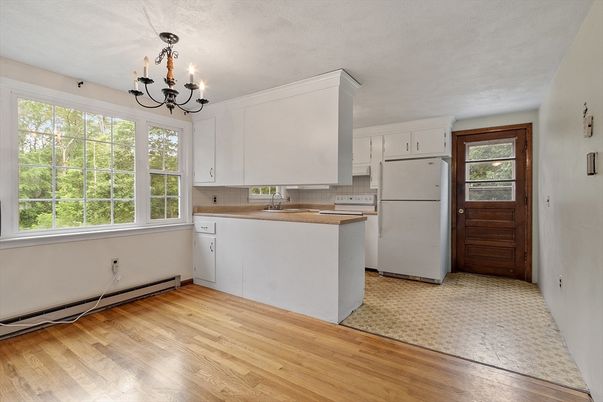 Chandelier, Interior, Kitchen, Wood Texture Flooring