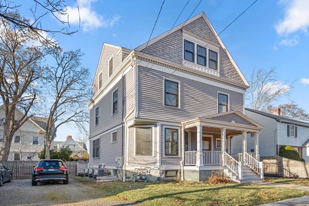 Exterior, Facade, Queen Anne Victorian