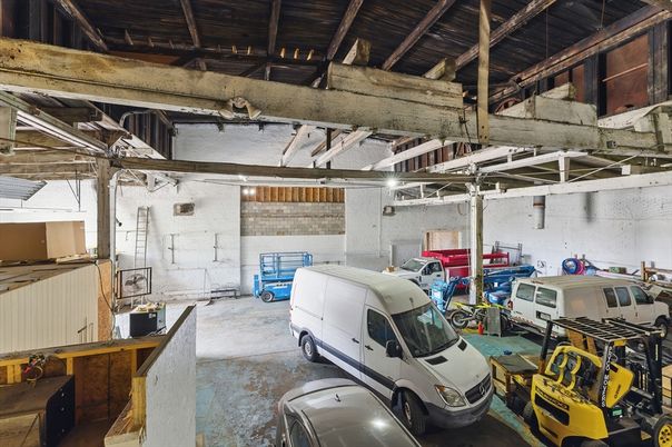 Garage, Interior, Wooden Beams
