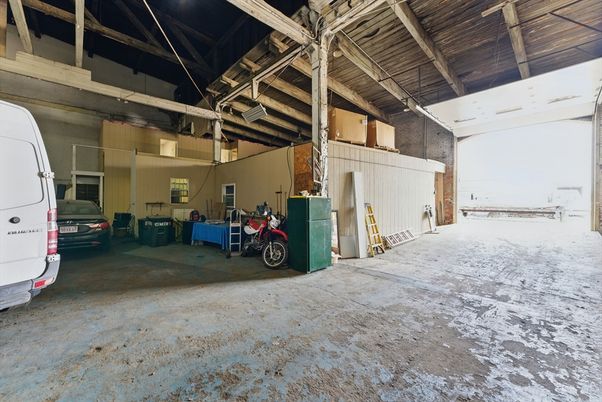 Garage, Interior, Washer, Wooden Beams