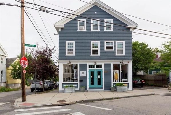 Exterior, Facade, Queen Anne Victorian